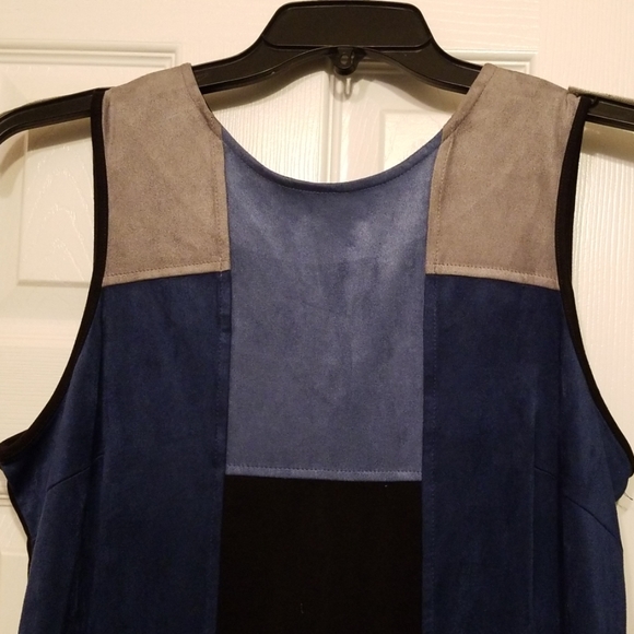 Dress - Picture 7 of 8